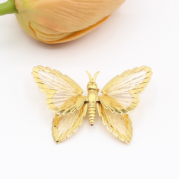Vintage Monet butterfly brooch - Picture 1 of 5